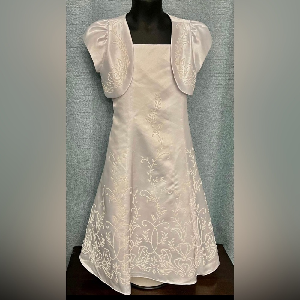 Stunning Girl’s Formal Flower Girl/Communion Dress With Bolero!! Size 4!!